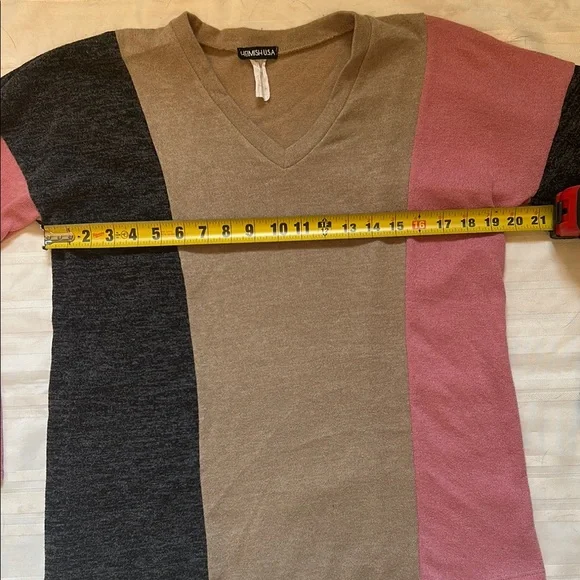 🛑UNAVAILABLE 🛑 Colorblock V-Neck Sweater - Picture 4 of 7